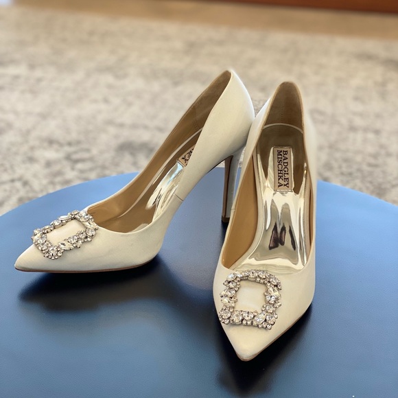 Badgley Mischka Cher Crystal Buckle Pumps Pointed Toe - Picture 5 of 6